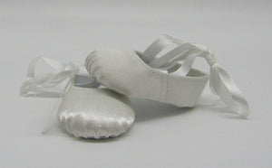 Ballet Pointe Shoes 18 inch Doll: White Satin