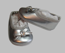 Load image into Gallery viewer, Ballet Flats w Thin Bow 18 &amp; 15 inch Doll: Silver
